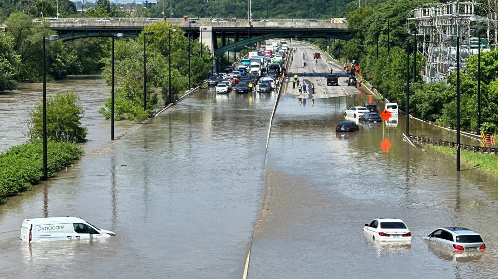 Toronto zasáhly bleskové záplavy
