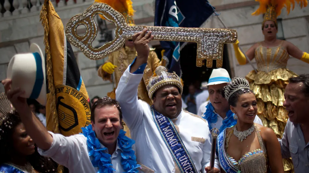 Karnevalový Král Momo převzal klíče od Ria