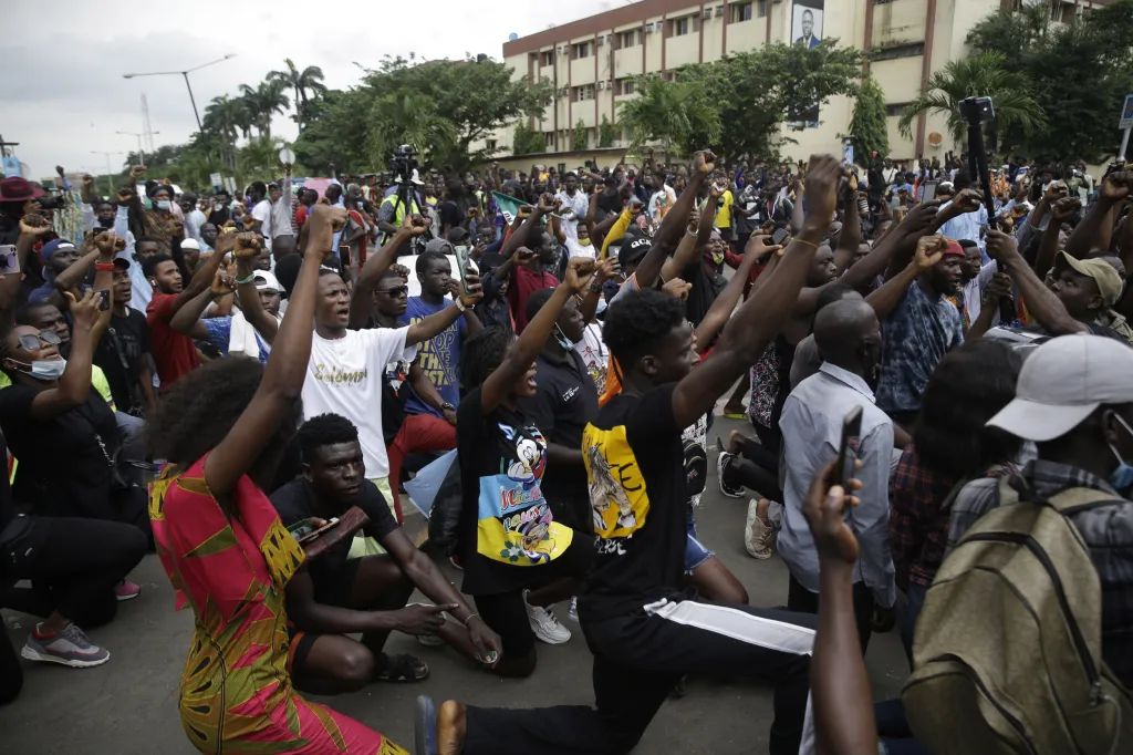 Demonstrace proti policejní brutalitě si v Nigérii vyžádaly několik obětí