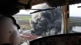 Záběry na ničivý požár v Chropyni z policejního vrtulníku