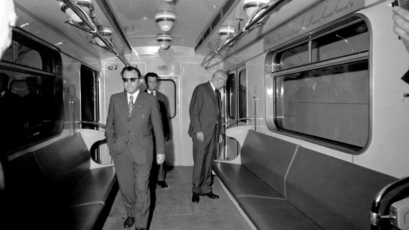 Gustáv Husák (vpravo), Vasiľ Bilak (vlevo) a Antonín Kapek při zahájení provozu metra