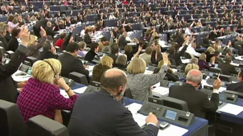 Čeští europoslanci zvolení Schulze vítají i odmítají