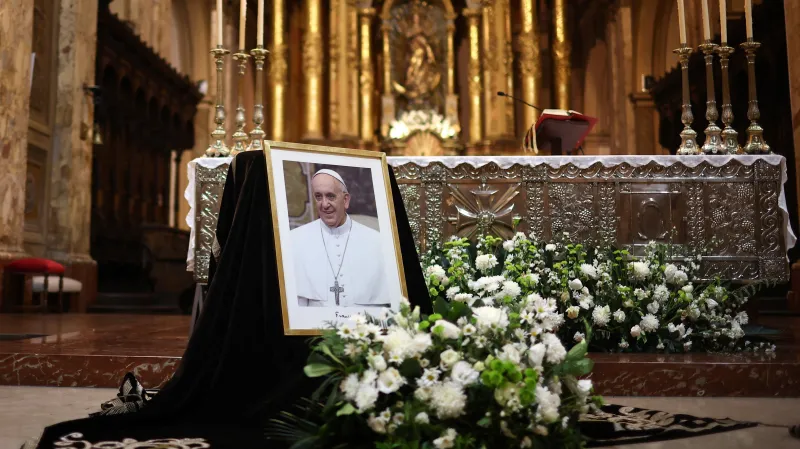 Mše za zesnulého papeže v katedrále v Buenos Aires