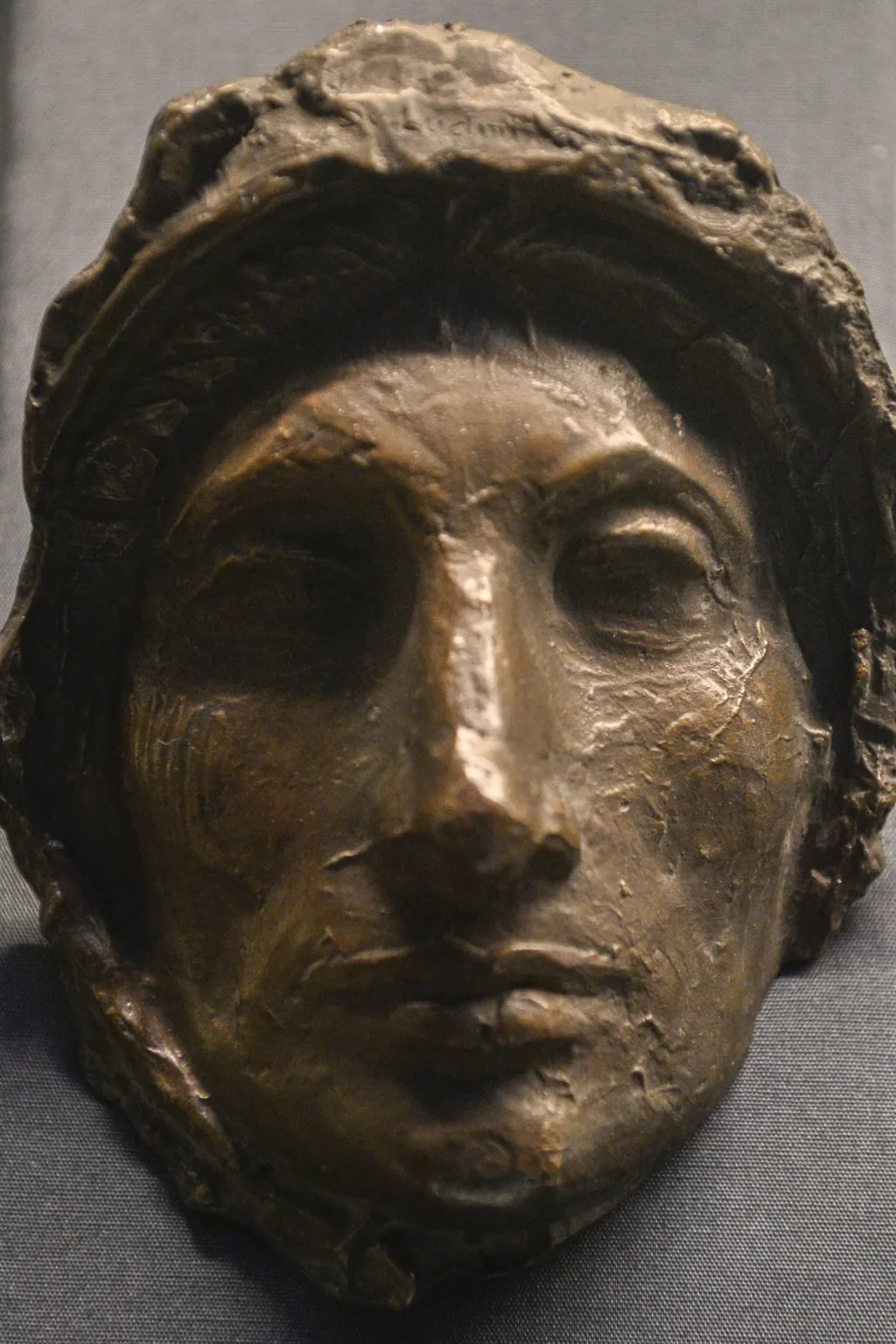 Ludmila se vdala asi v 15 letech, měla asi šest dětí - tři syny a tři dcery. Kolem roku 889 ovdověla a přežila i své syny Spytihněva a Vratislava. Osudným se jí podle legendy stal spor s vdovou po Vratislavovi Drahomírou, které se nelíbilo, že velmožové svěřili výchovu Vratislavových potomků Ludmile