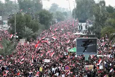 „Smrt Americe!“ Tisíce Iráčanů v Bagdádu volaly po stažení armády USA