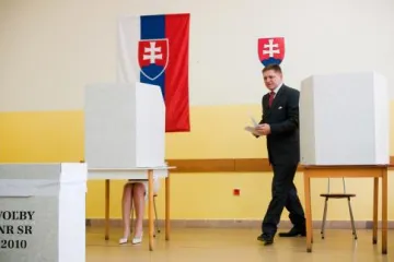 Poražený vítěz Fico chce sestavit vládu, nemá ale s kým