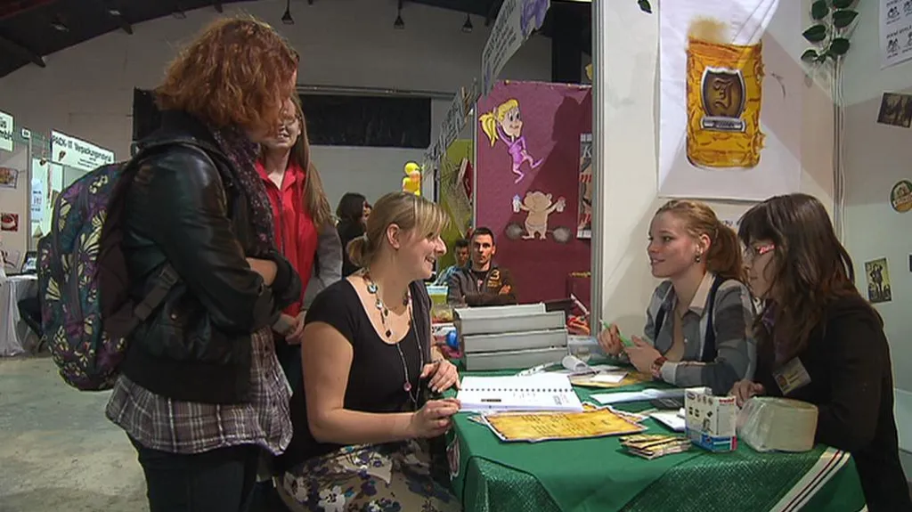 Studenti se učí starat o fiktivní firmy