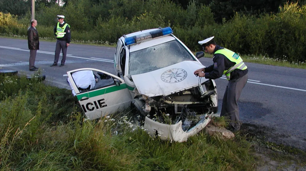 Policejní auto po nehodě