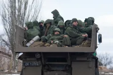 Na frontě chybí vojáci. Rusko nasazuje i muže starší 40 let, Ukrajina teritoriální obranu