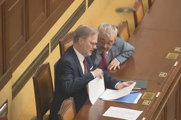 Sněmovna schválila dohody EU s Thajskem a Malajsií. Fiala čelil interpelacím o lécích i potravinách