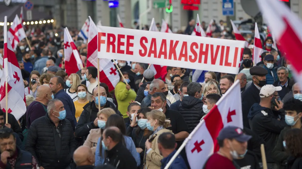 Příznivci strany gruzínského exprezidenta Michaila Saakašviliho žádají jeho propuštění