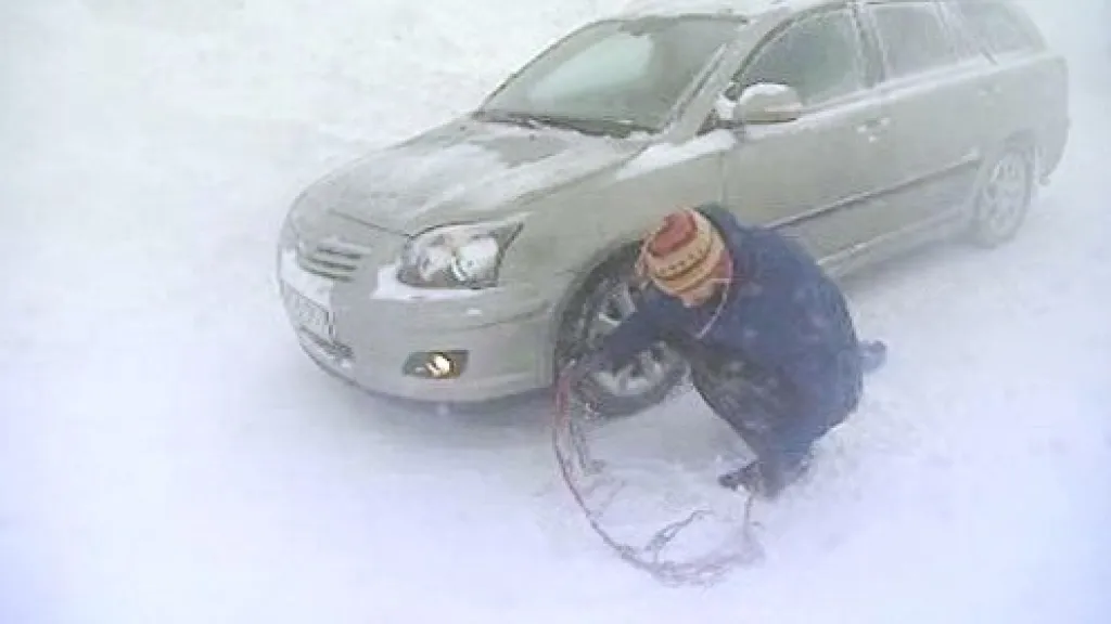 Řidiči mají problémy se sněhem