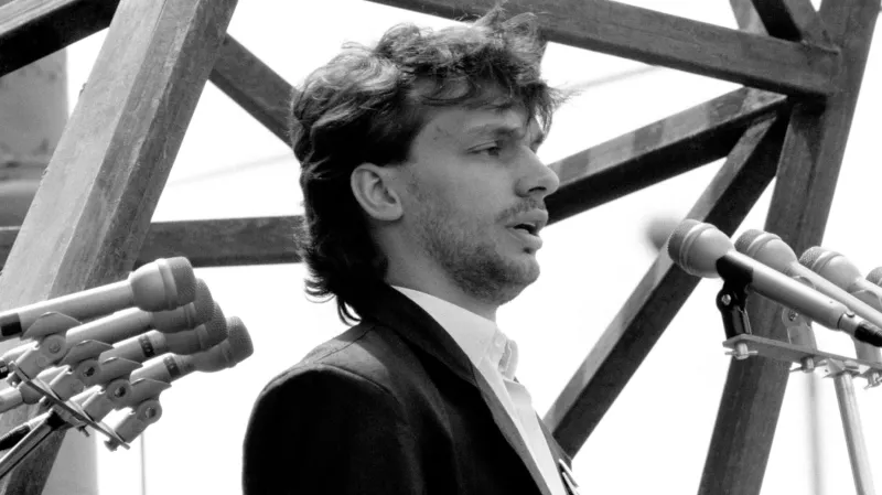 Orbán při projevu u příležitosti slavnostního pohřbu ostatků reformistů z roku 1956 (16. června 1989)