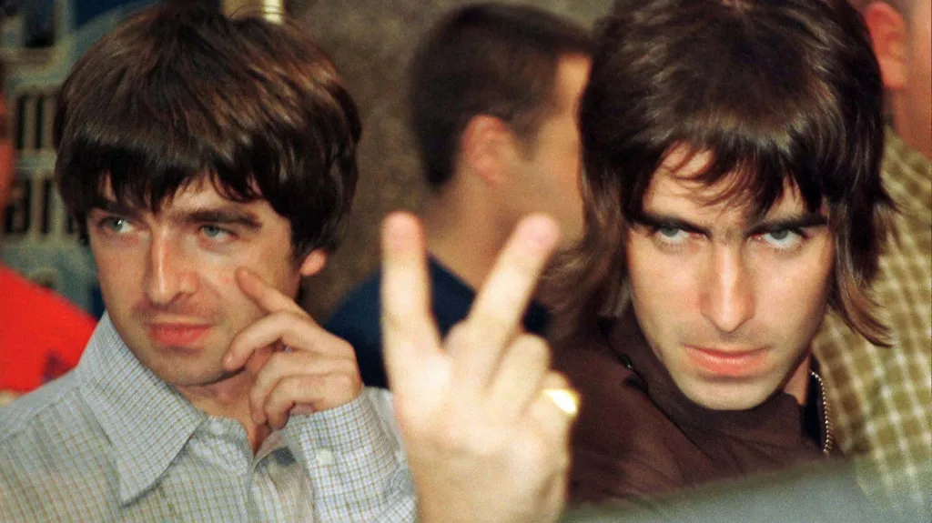 Vlevo starší z bratrů Gallagherových Noel, vpravo mladší Liam. Zakládající členové Oasis