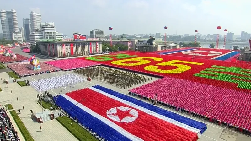 Vojenská přehlídka 65. výročí založení KLDR