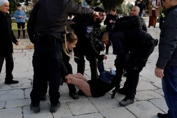 Izraelská policie vnikla do mešity al-Aksá, z Pásma Gazy vylétly rakety