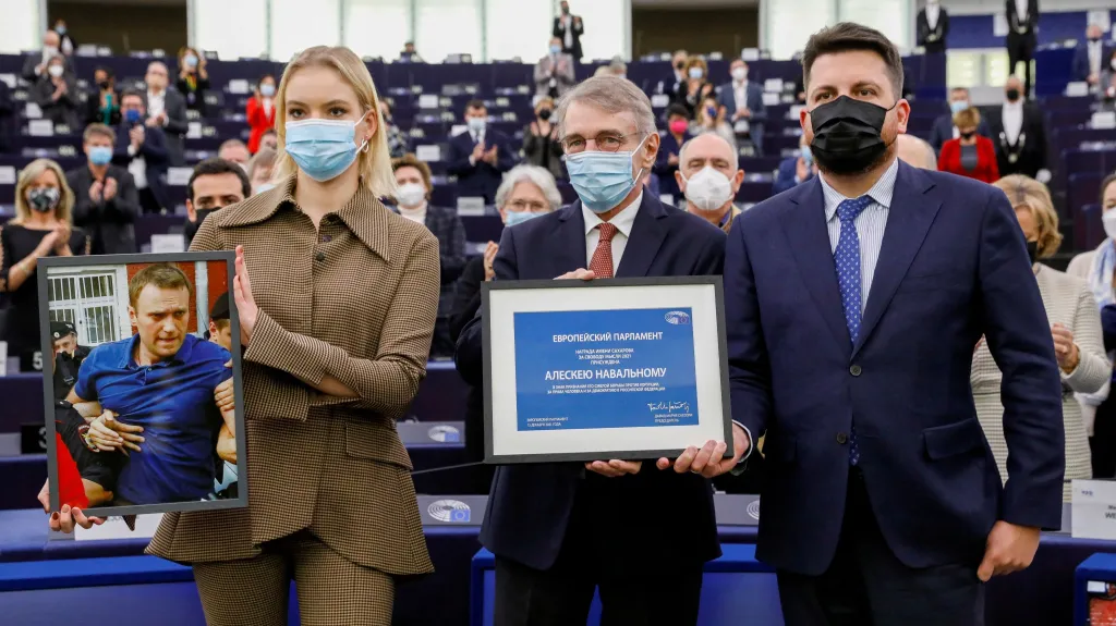 Daria Navalná přebírá Sacharovovu cenu