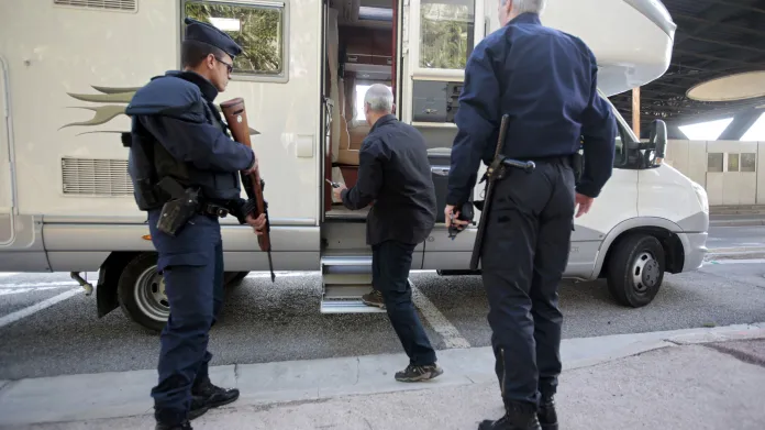 Události k útokům: Francouzská policie podnikla skoro 170 razií