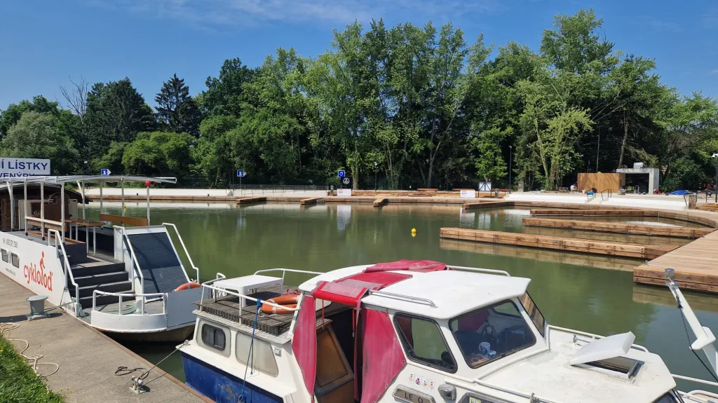 Nově rozšířené přístaviště ve Strážnici na Baťově kanálu