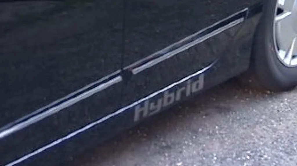 Hybridní auto