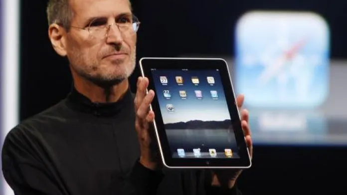 Steve Jobs představuje iPad