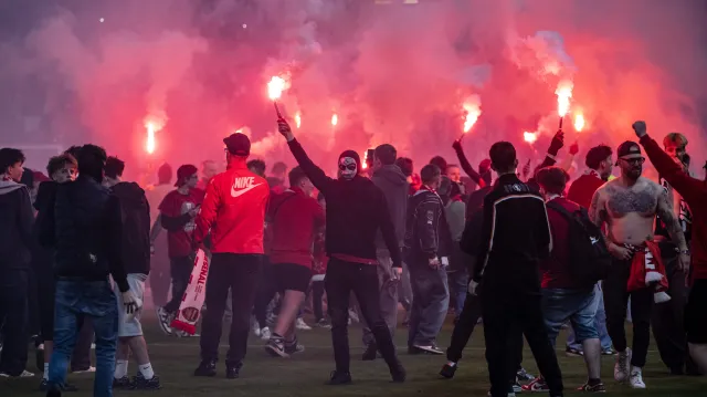 Použití pyrotechniky na stadionech by mohlo nově být trestným činem, řekl Šťastný