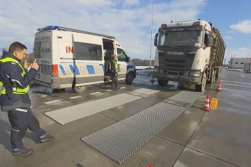 Za přetížení kamionu hrozí vysoké pokuty, ovlivní i stav vozu