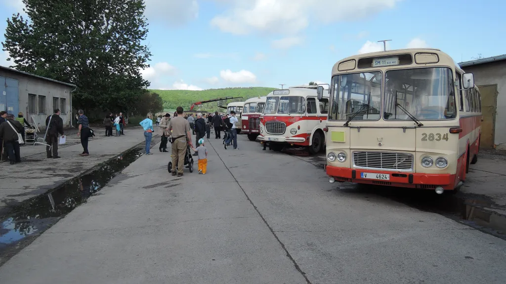 Výstava historických vozidel Technického muzea Brno