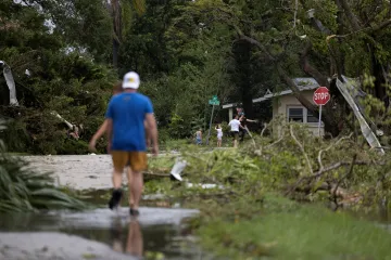 Hurikánu Milton předchází silná bouře. Ve Fort Myers poničila elektrické vedení
