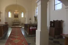 Interiér kostela v Lysovicích opravili zdarma farníci. Rekonstrukce střechy se už bez dotace neobejde