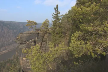 Zákaz lezení u Labe má ochránit sokoly. Podle horolezců jsou zákazy příliš velké