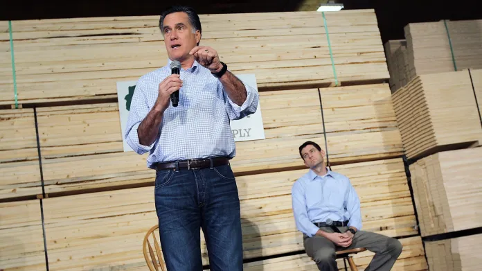 Mitt Romney a Paul Ryan (vpravo)