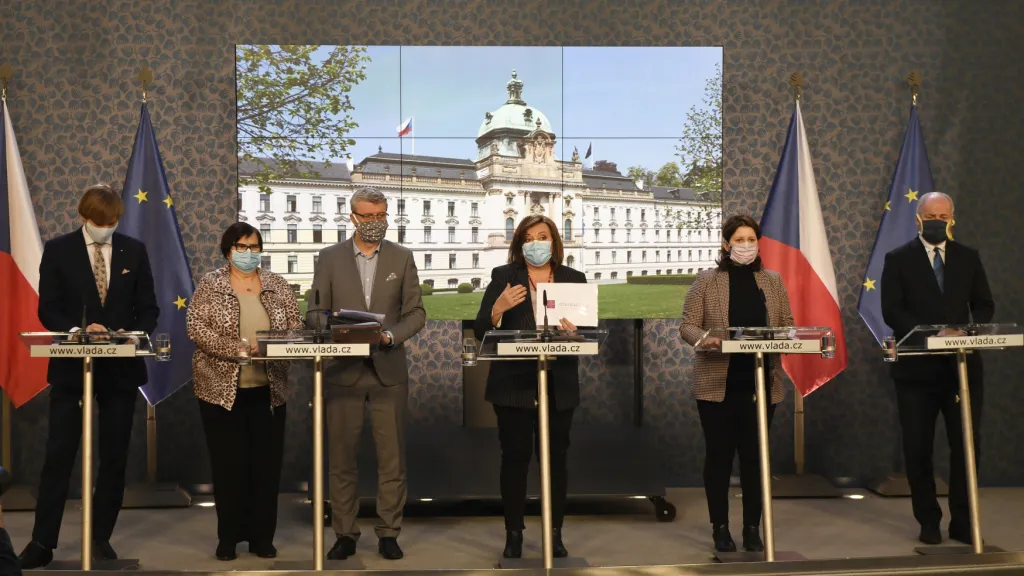 Tisková konference po jednání vlády