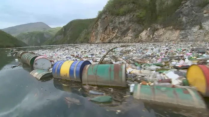 Odpad v bosenských řekách
