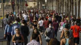 Ve Španělsku po uvolnění restrikcí lidé zaplnili promenády a veřejná prostranství