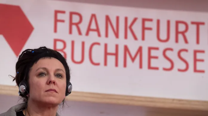 Olga Tokarczuková na tiskové konferenci ke knižnímu veletrhu ve Frankfurtu 2019