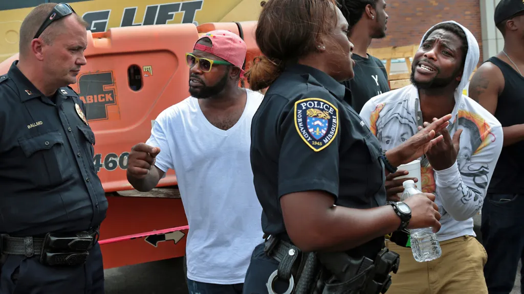 Po smrti Michaela Browna vypukly v St. Louis nepokoje