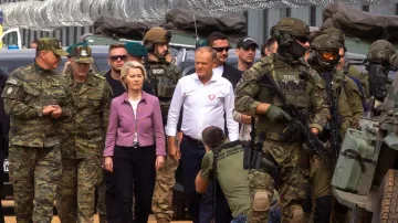 Ursula von der Leyenová při návštěvě polsko-běloruské hranice