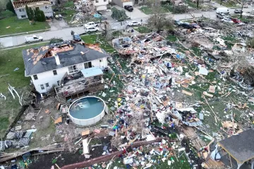 Tornádo poničilo předměstí Omahy v Nebrasce