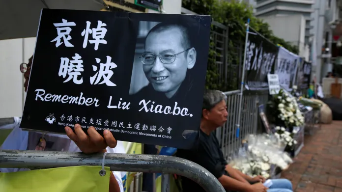 Smrt disidenta oplakali v Hongkongu