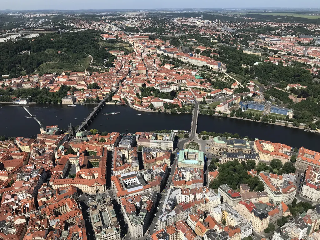 Karlův most a Mánesův most. Staré město, Malá Strana, Petřín.