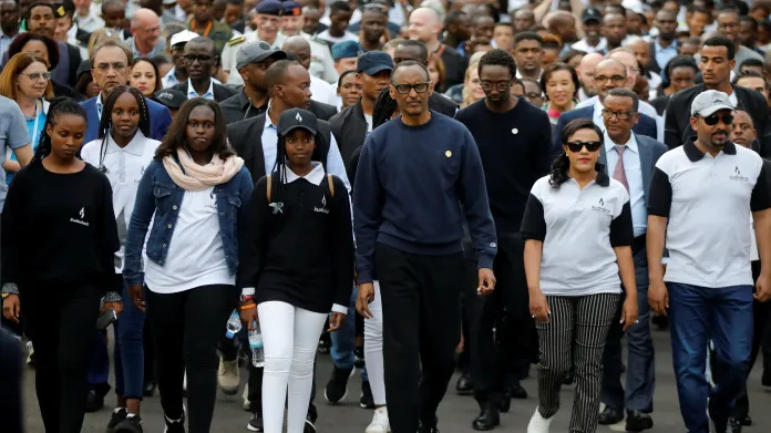 Budoucnost Rwandy. Mladí lidé jdou po boku prezidenta Kagameho