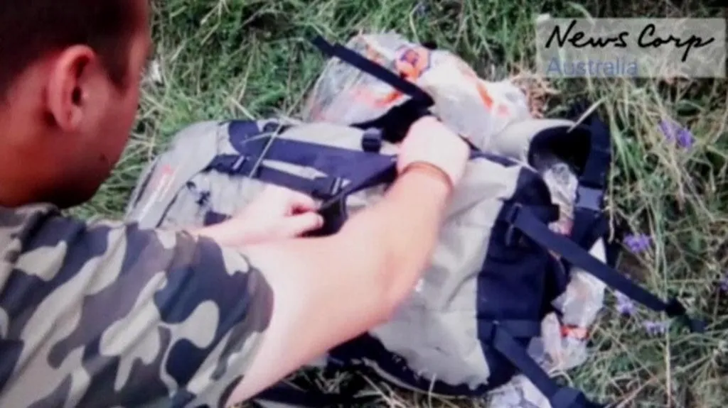 Povstalci prohledávají věci z letu MH17