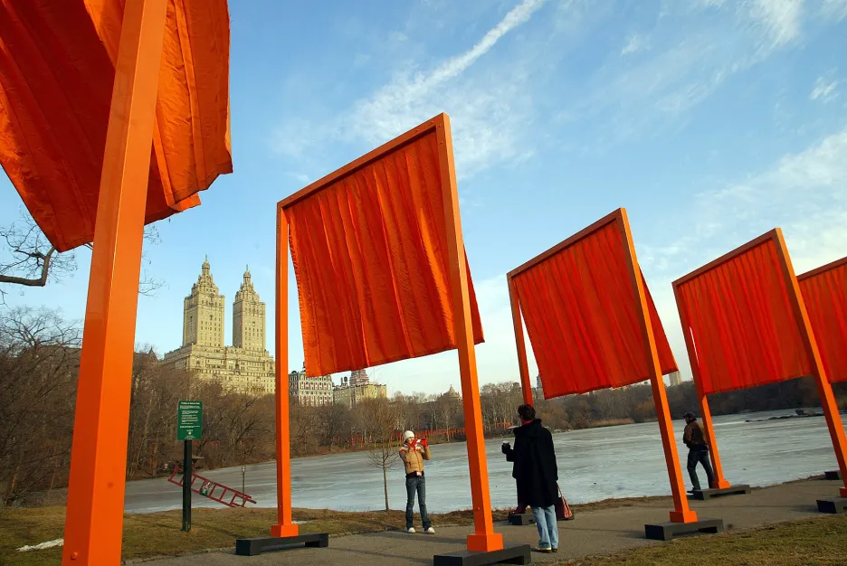 V roce 2005 vznikl projekt The Gates, který realizovali v newyorském Central Parku. Brány postavili v úseku jedné míle, tedy na 1609 metrech. Připomínají japonské brány torii a symbolizují čas, který uplynul od prvotního nápadu až po jeho realizaci