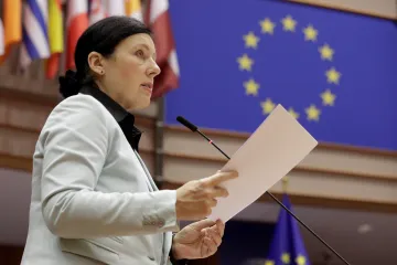 Komise nebude s ochranou rozpočtu čekat na soud EU, oznámila Jourová