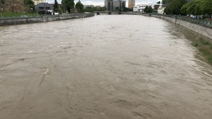 Rozvodněná řeka Bečva v Přerově
