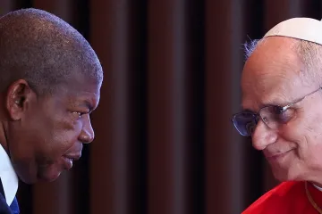 Africký kontinent nelze dál drancovat a vykořisťovat, varoval papež v Angole