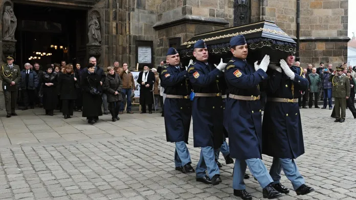 Pohřeb válečného pilota Miroslava Štandery