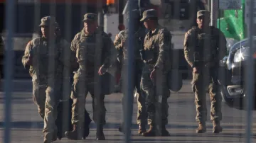 Členové Národní gardy v Chicagu