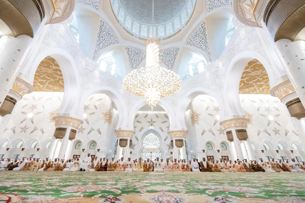 Oslavy v největší měšitě Spojených arabských emirátů